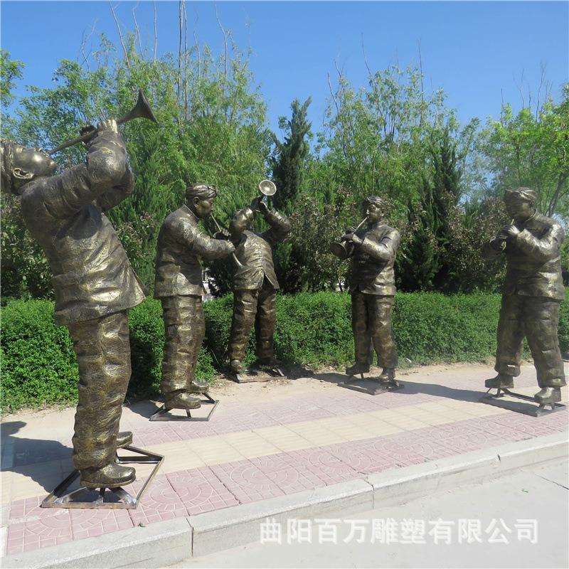 现货民俗小品吹唢呐人物玻璃钢仿铜雕塑制作户外景观园林广场摆件
