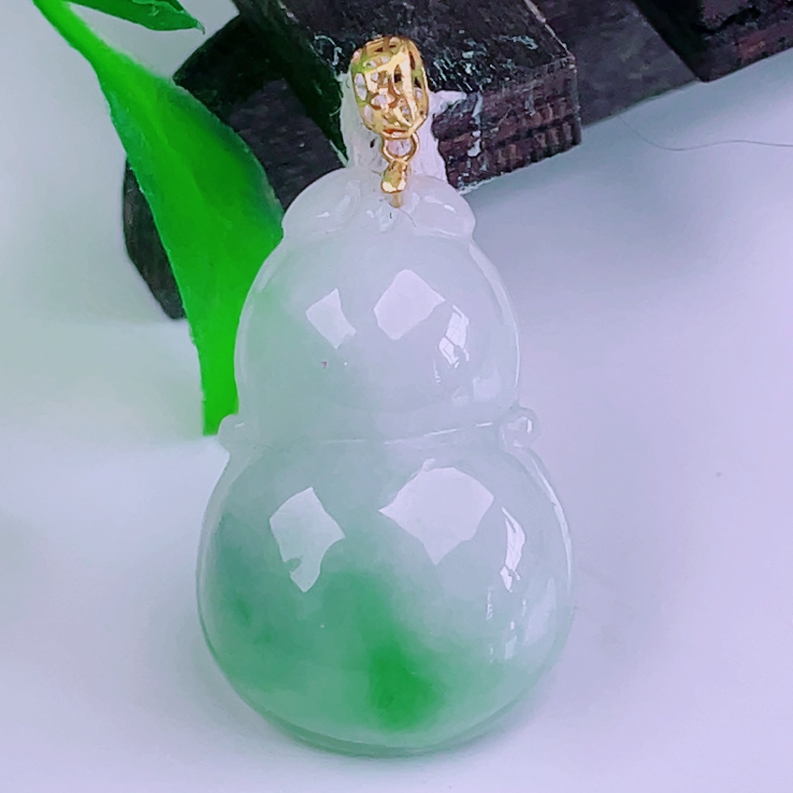 缅甸天然真品翡翠18k金扣头冰飘绿高端精品珠宝闪拍葫芦玉石吊坠