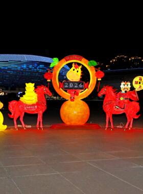 2026新年马雕塑马年发光吉祥物玻璃钢户外景区商广场打卡美陈装饰