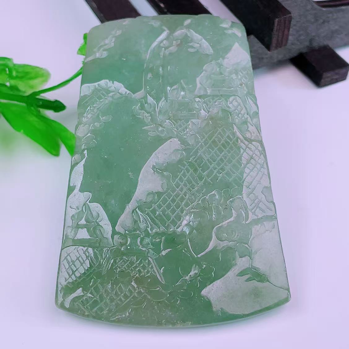 缅甸天然真品翡翠冰满绿满色飘黄翡高端闪拍山水牌玉石吊坠48.00g