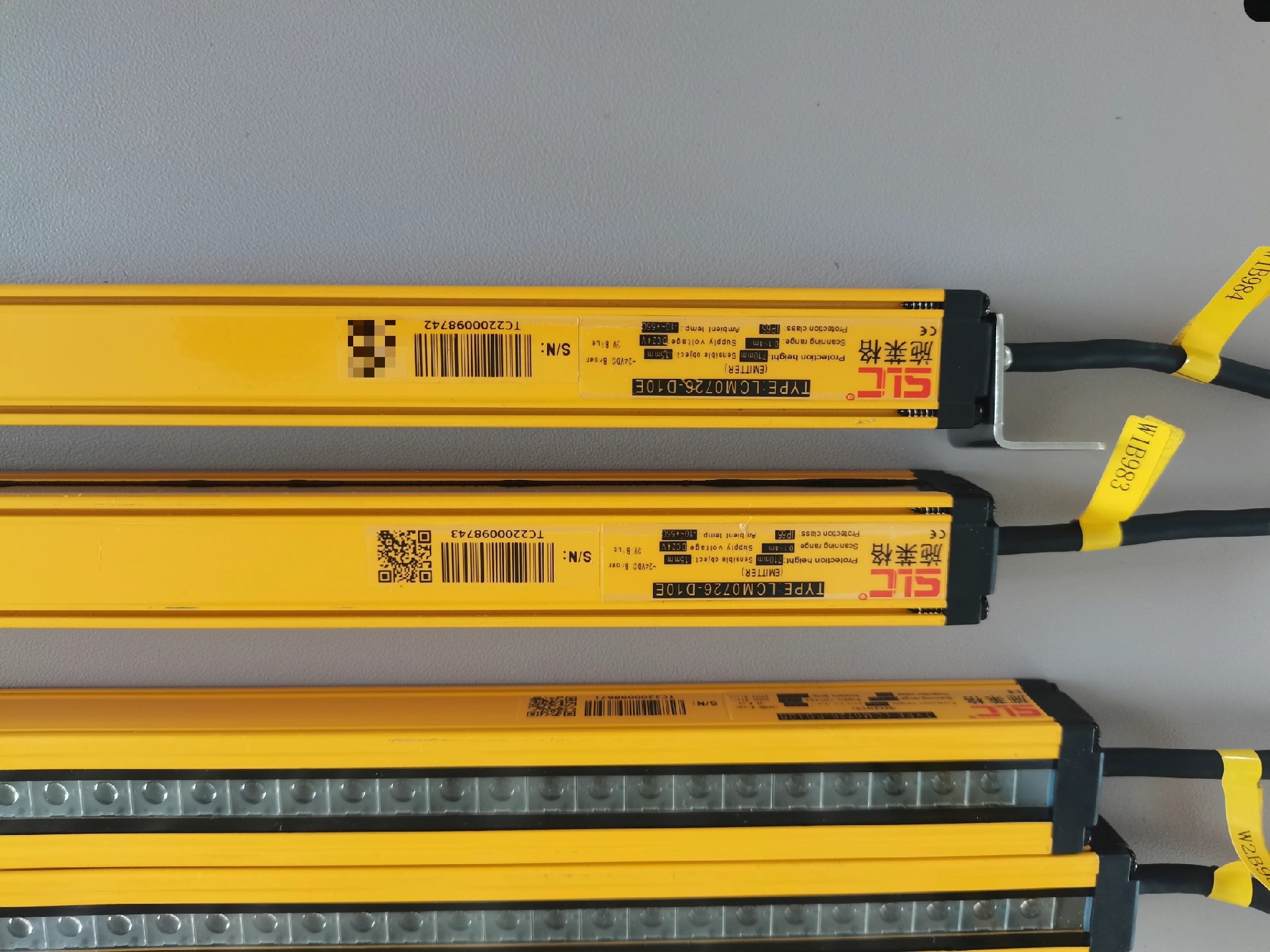 施莱格安全光栅，型号LCM026-D10E，实物如图所示！