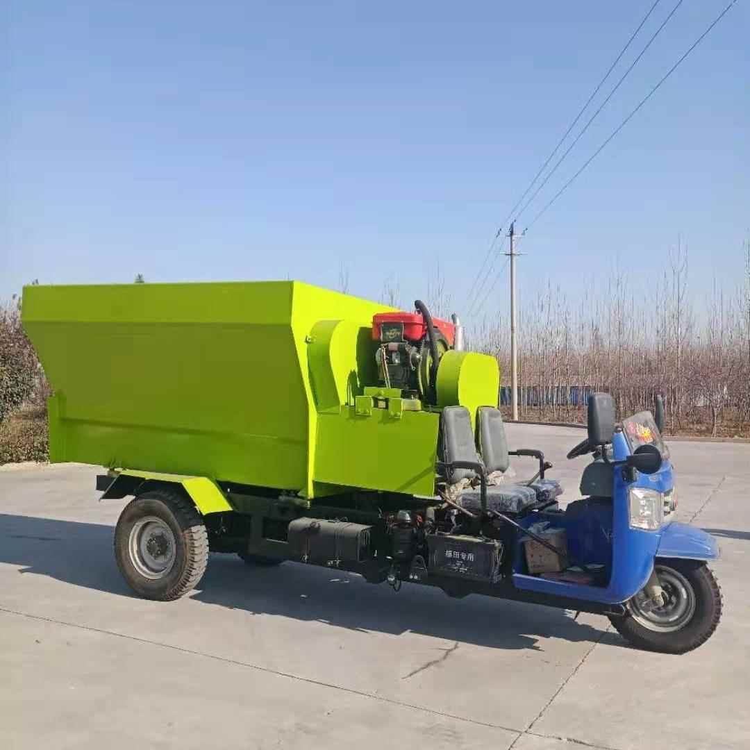性能优良牛场撒料车牛羊电动撒料车秸秆饲料搅拌喂料车