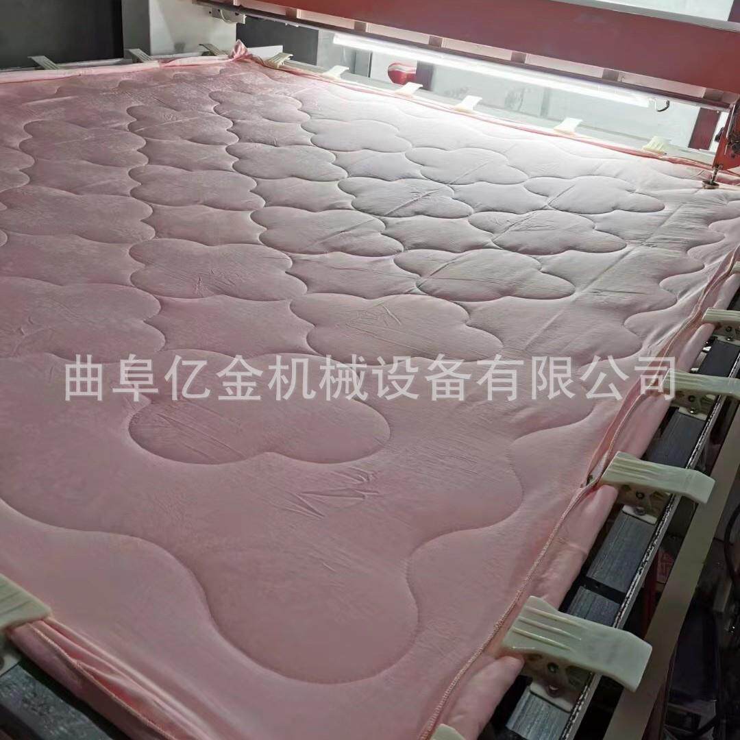 多种花型蚕丝丝绵套被机械智能滚筒电脑绗缝机单针电脑直线缝被机