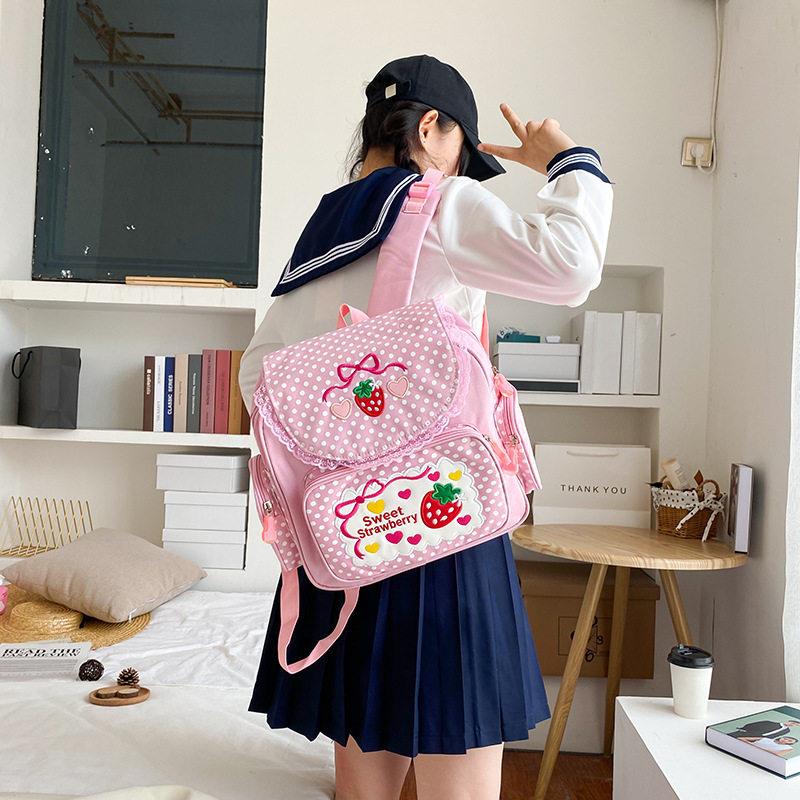 小女孩学生可爱草莓书包防水大容量幼儿园背包女儿童宝宝礼物背包
