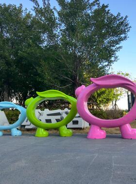 玻璃钢抽象悬空兔子座椅雕塑户外公园林商场装饰新年元旦美陈摆件