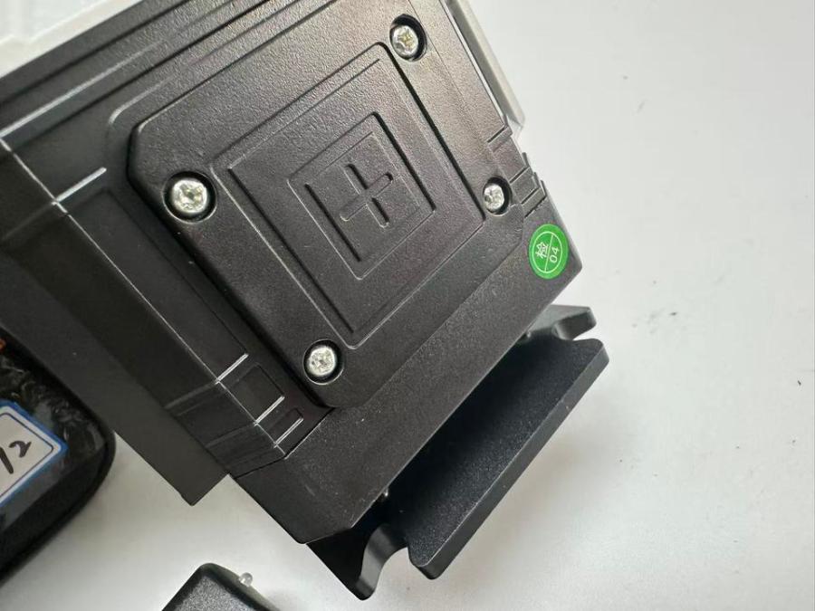 11月9日无锡【F1072】单位库房清理处置品牌高精度激光仪器设备一台（正常使用）网络拍卖公告