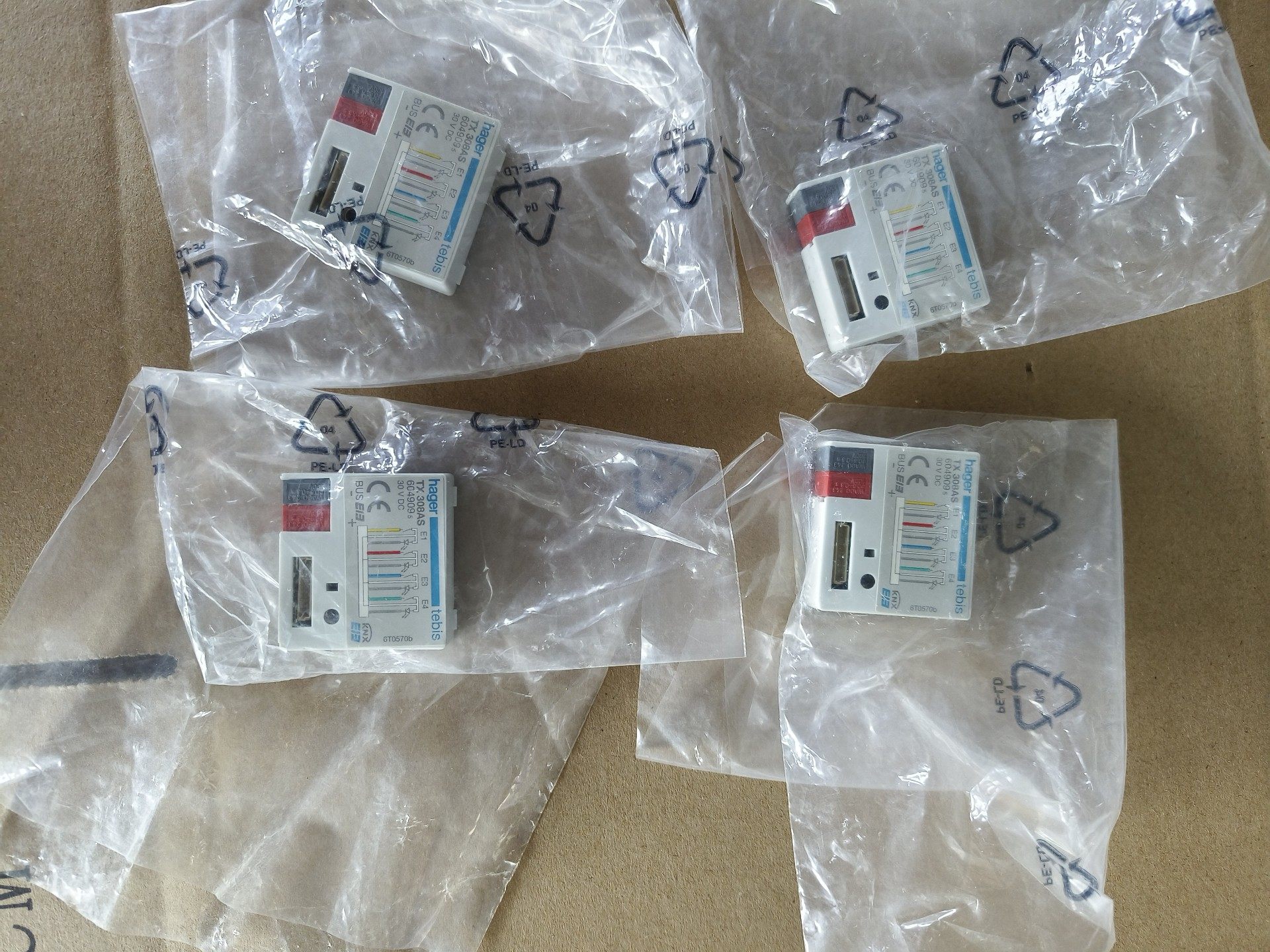 hager配电模块 TX 308AS  30VDC  数量4