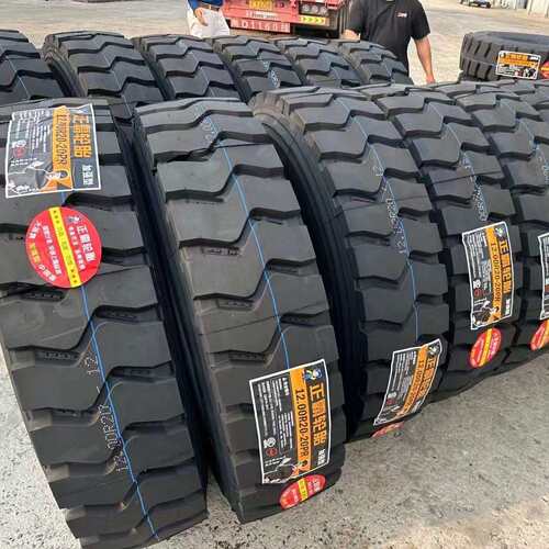 1100R20 1200R20重载货车卡车子午钢丝胎矿山渣土车轮胎10.00-20
