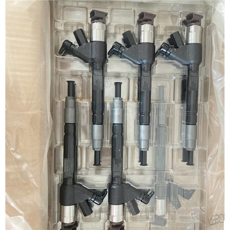 上柴D6114 7H发动机喷油嘴徐工25吨吊车电装喷油总成095000-6791