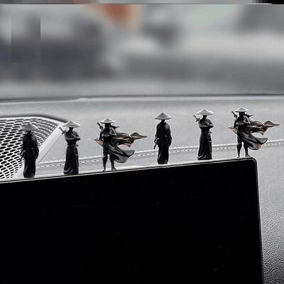 微缩创意车载装饰品中控台剑客山水建筑造景桌面车内古风侠客摆件