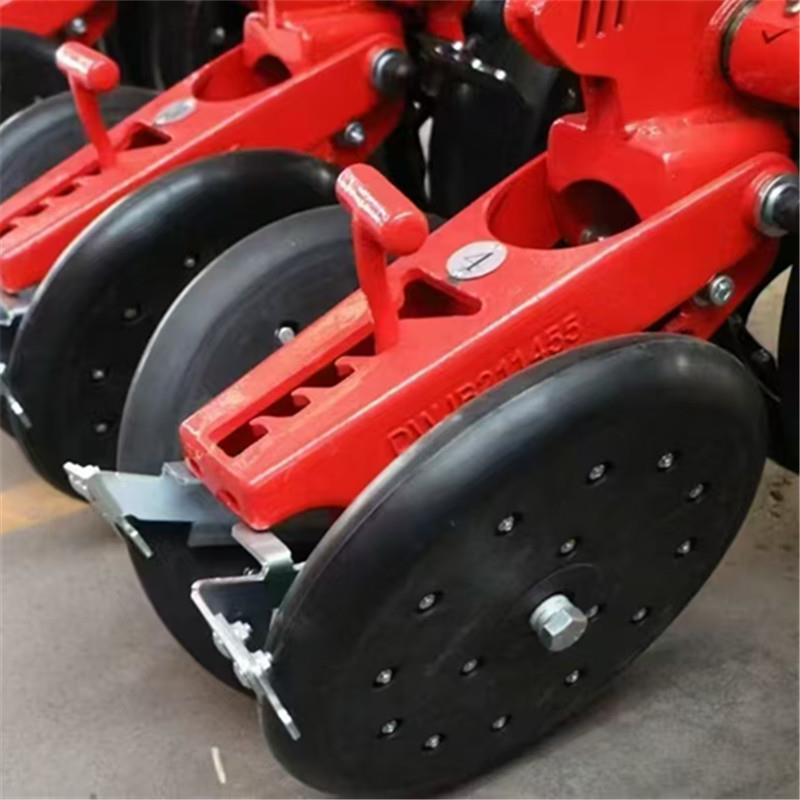 气吸式玉米播种机拖拉机套2BQD-6播玉米配播深种机度可调深施肥种