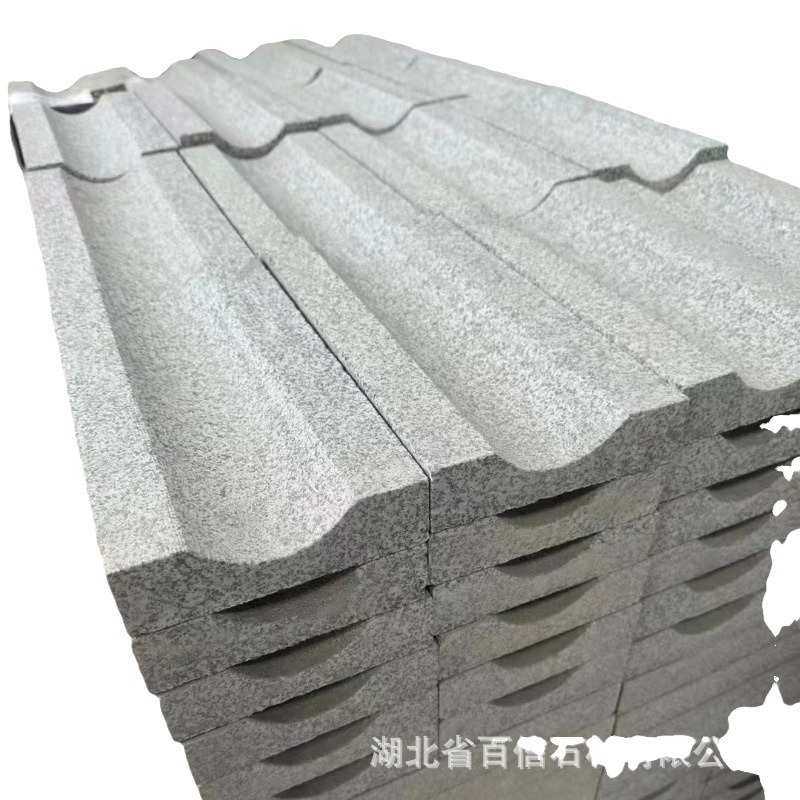 厂家定制芝麻灰芝麻白光面异形岩石石凳分流路沿石路缘石路牙石
