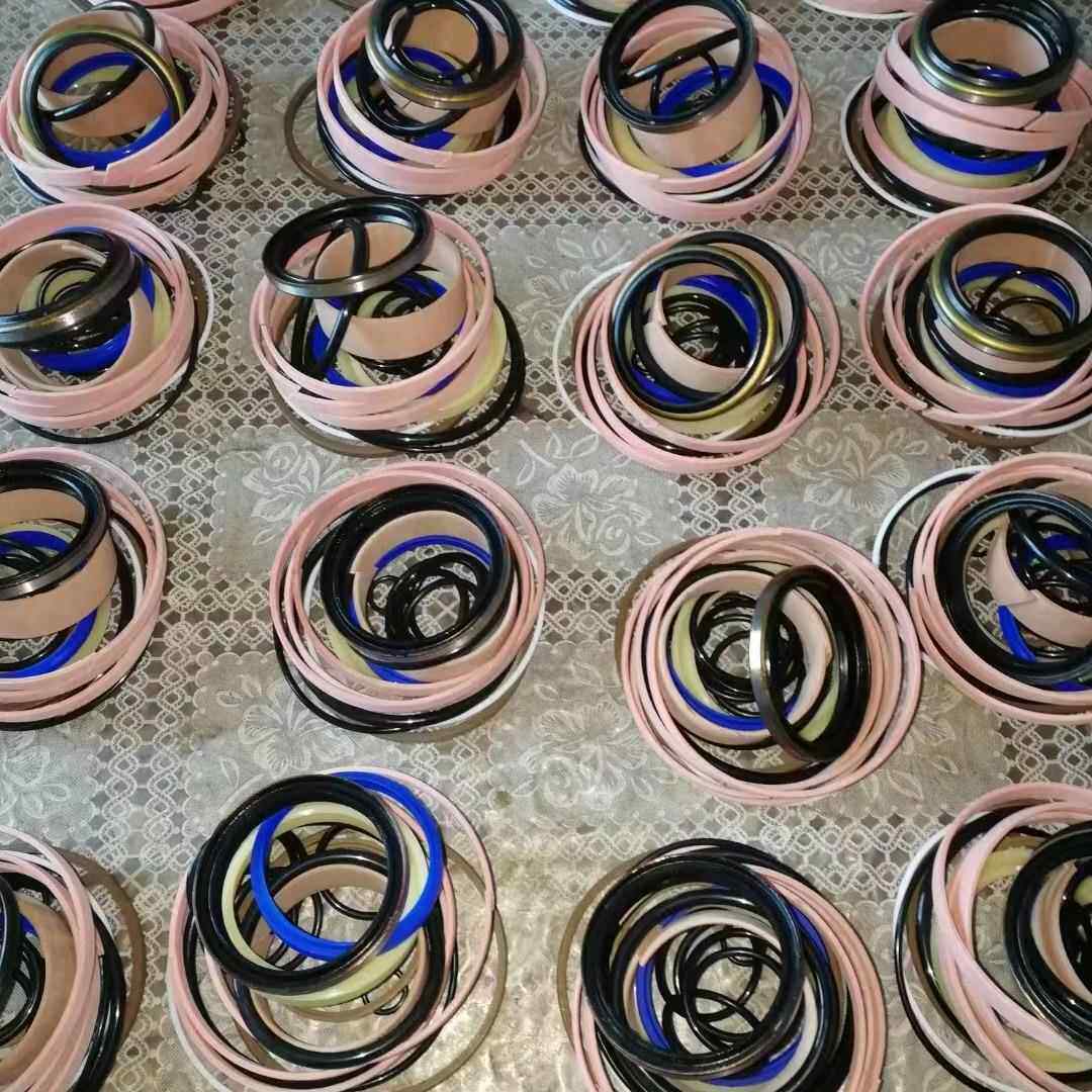 2挖掘机PC2ACF0-6油缸修包，大臂中油臂小臂油缸总理成封