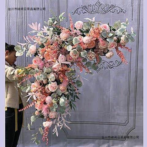 新款婚庆三角花排结婚拱门花舞台背景迎宾区布置排花仿真绢花铁丝