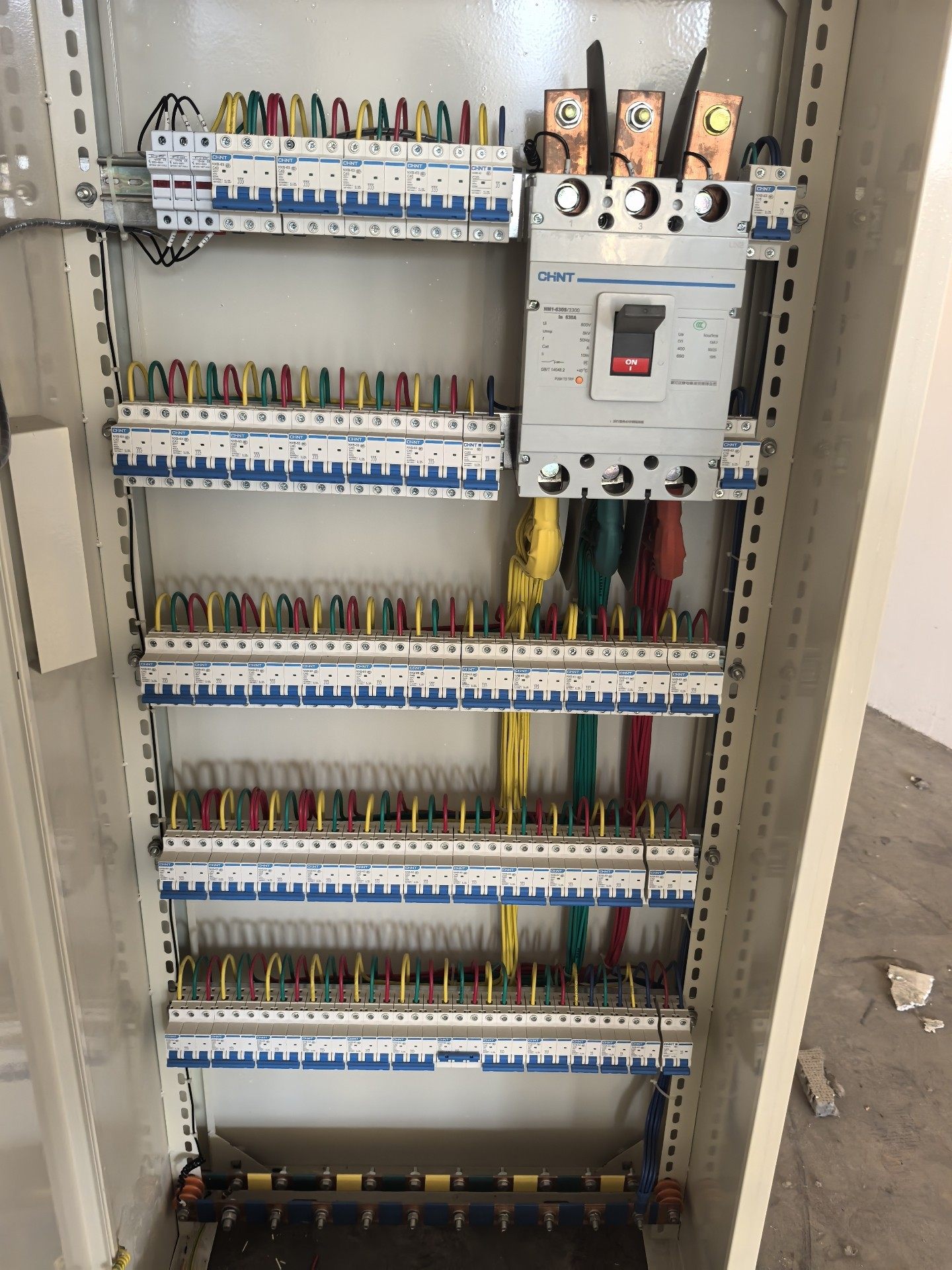 正泰配电柜，连接地线铜牌