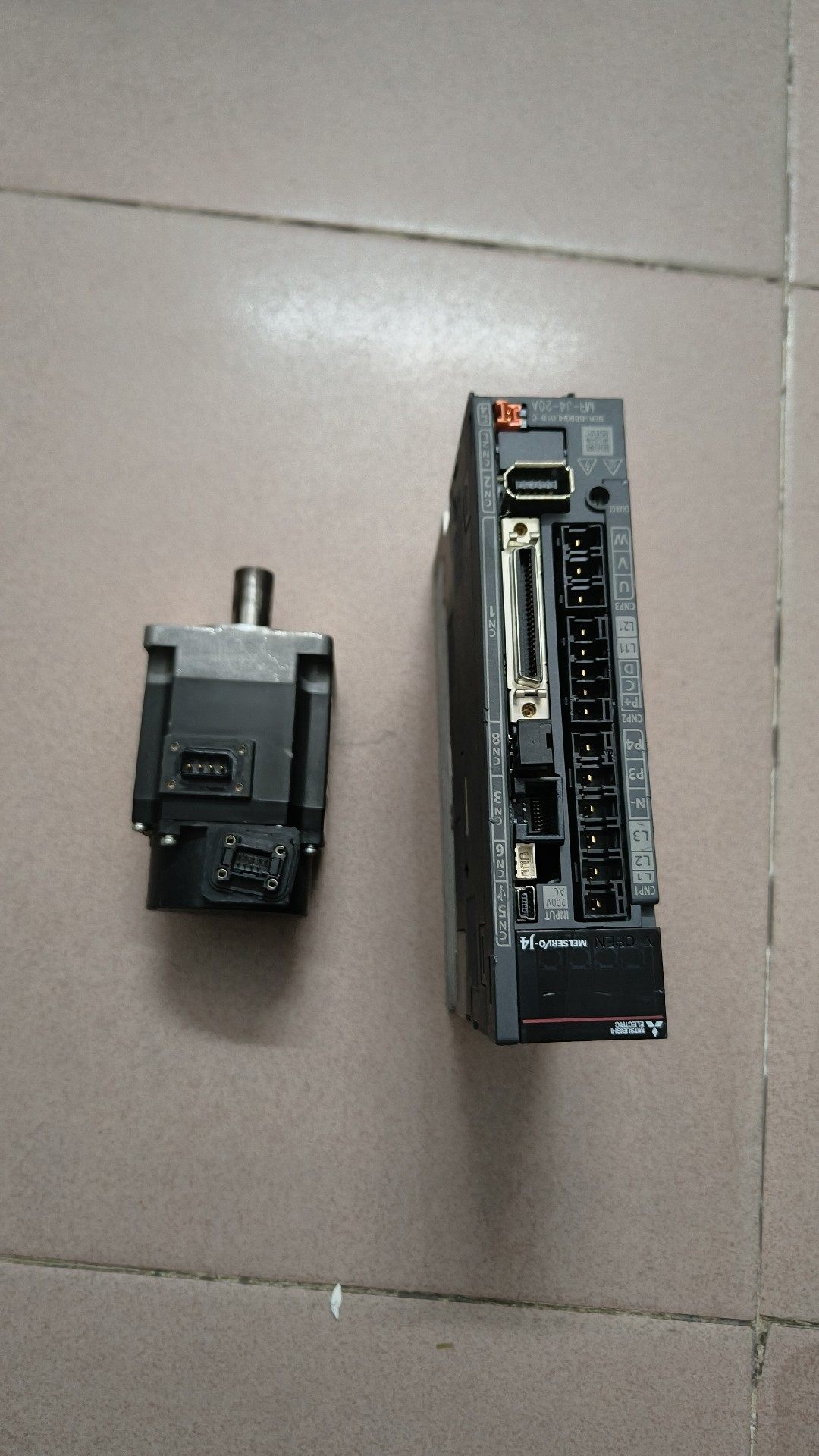 三菱J4，200w，测试过正常，驱动：MR一J4一20A，电