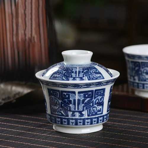 高档青花瓷饕餮马蹄二才盖碗防烫手泡茶碗茶室节庆伴手礼工夫介碗