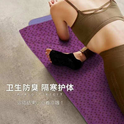 防滑瑜伽铺巾梅花点瑜伽巾隔脏布瑜伽垫布薄款防滑瑜伽铺巾可机洗