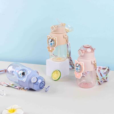 High-capacity, straw-equipped water bottle with high tempera