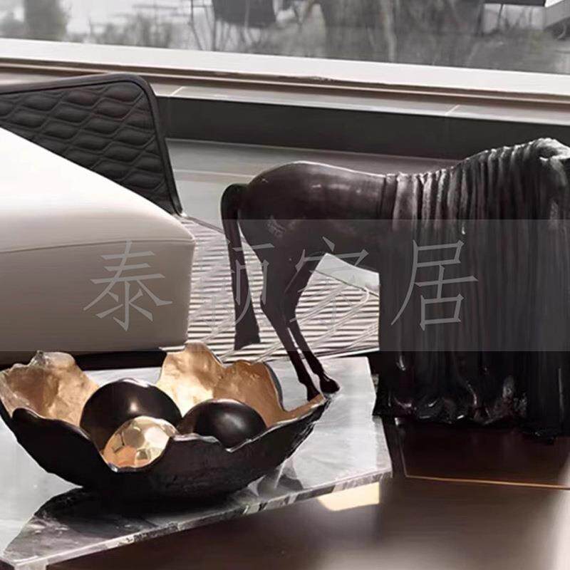 简约现代样板房客厅茶几桌面树脂果盘蒙面马花瓶装饰品摆件