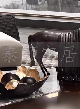 简约现代样板房客厅茶几桌面树脂果盘蒙面马花瓶装饰品摆件
