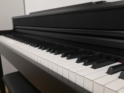 theone智能钢琴怎么样?一位专业人士用后一个月谈感受