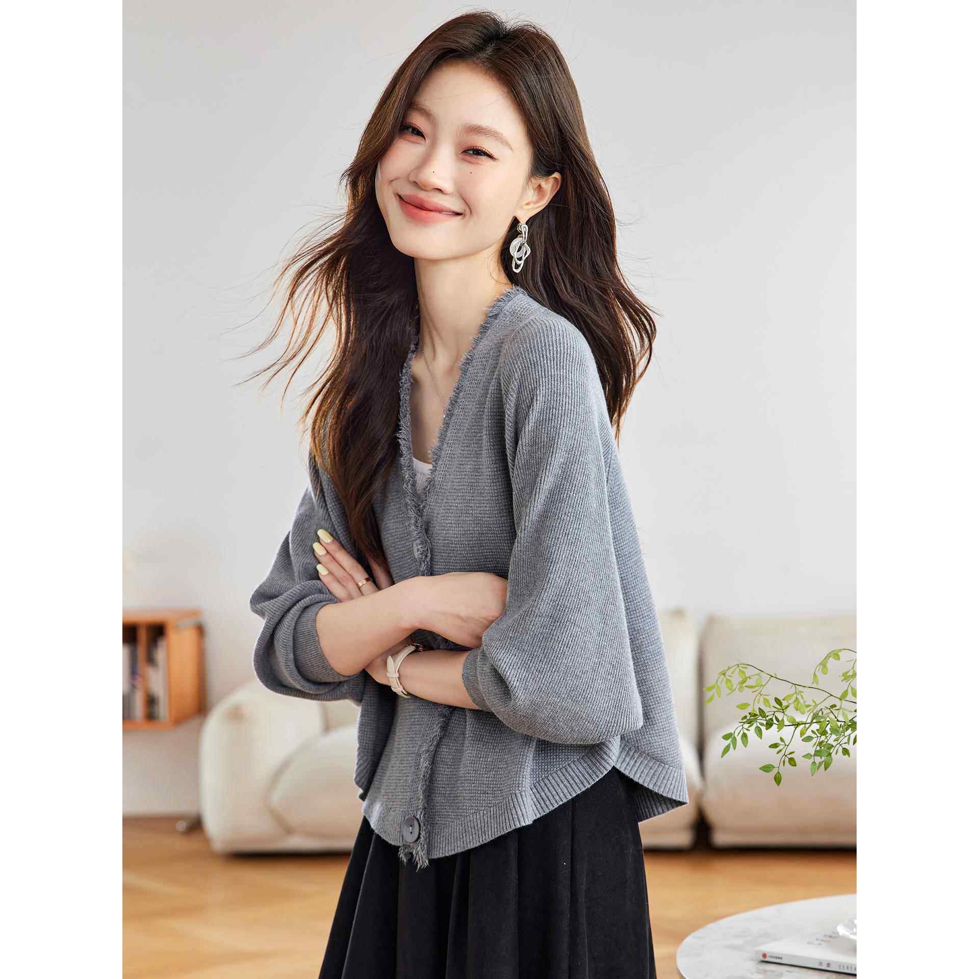 采购产品2025新的春季和秋季服装，高端，优雅，宽松的蝙蝠袖针织