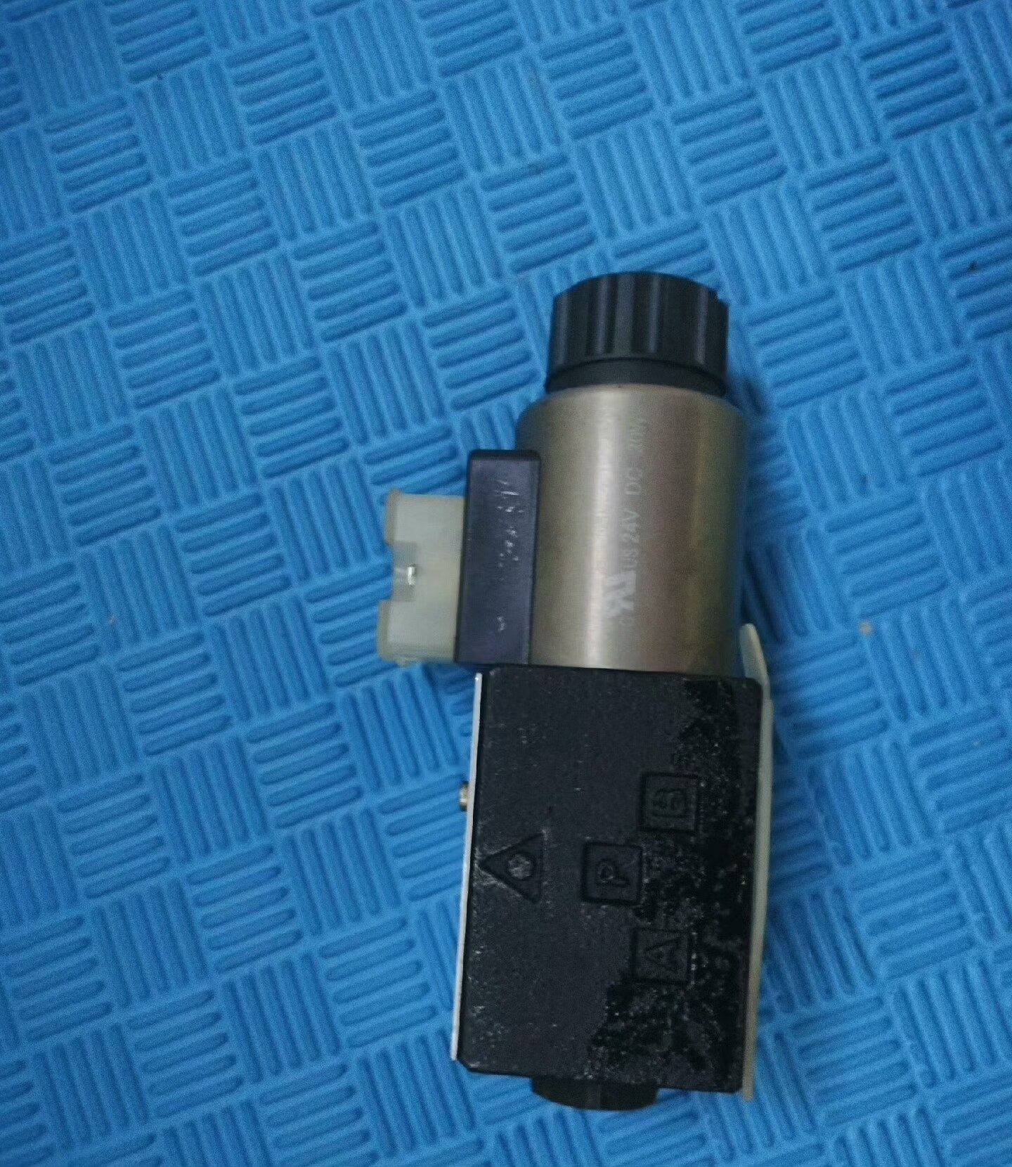 MAN电磁阀 5982848-6，全新原厂8个-议价