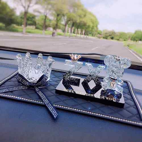 正品创意载摆件20字25新款定制母网红汽中控台仪表盘车车摆件装饰