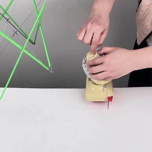Hand Operated Wools Winder Tool for Easy to Use Yarn Winder