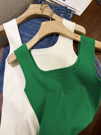 夏季绿色冰丝针织吊带女方领2024内搭打底衫无袖吊带别致上衣