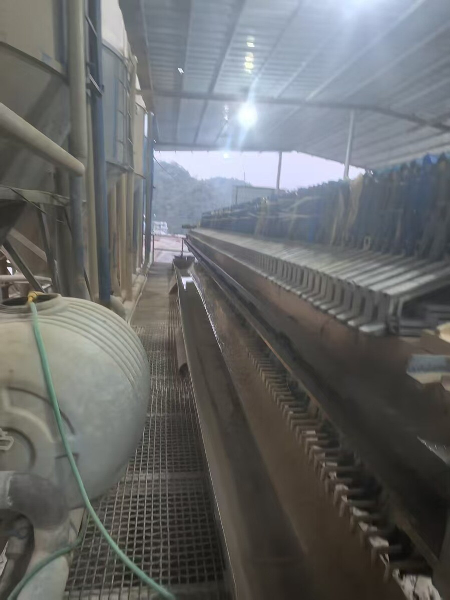 4月29日河池安放于广西宜州某处的头破反击破震动筛洗沙机打沙机脱水筛压滤机等砂石厂设备两套（宜州）网络拍卖公告