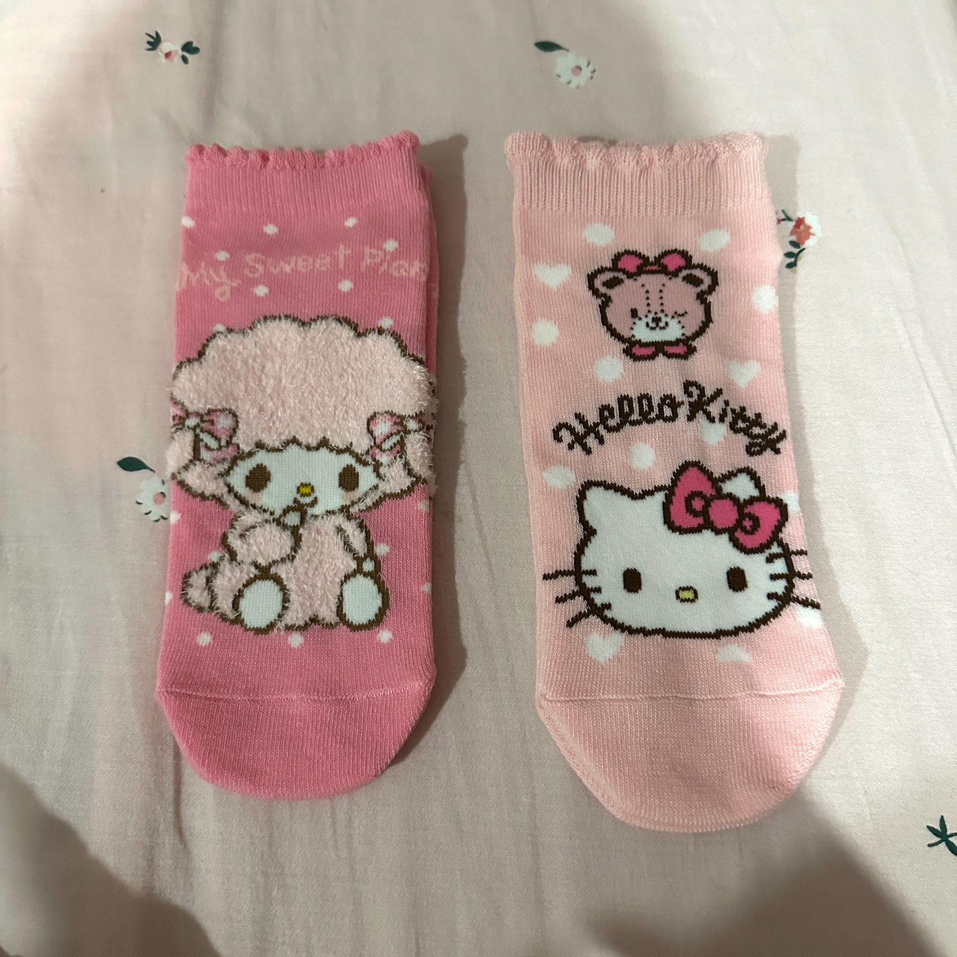 thumbnail for 【New】 Sanrio KT socks socks with a label on the sole of the foot A pair of price tags