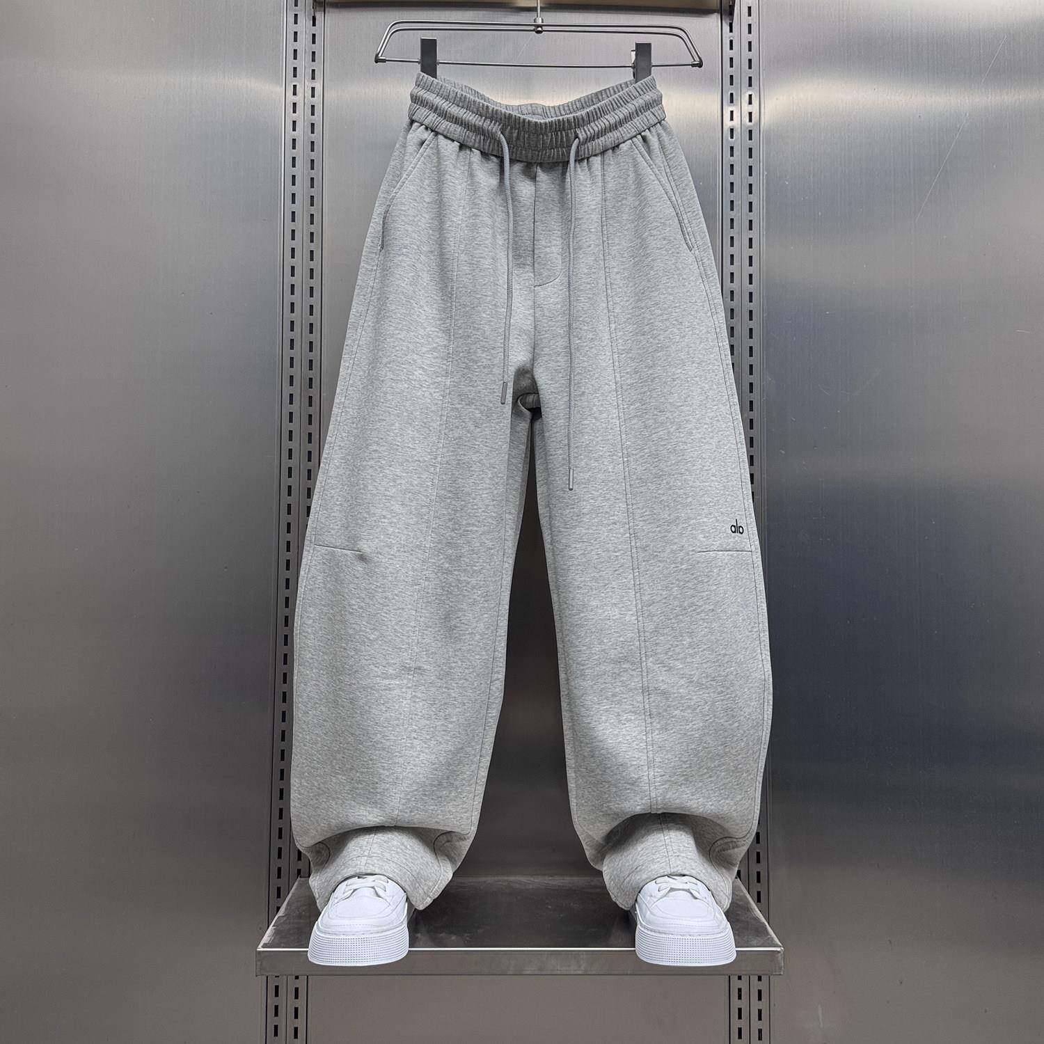 MAROLIO~休闲美式！2025新款纯色弯刀裤男冬季加绒加厚抽绳运动裤