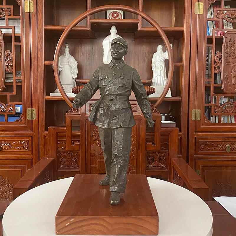 园林雷锋雕塑定制校园景观户外大型落地雕像铸铜人物工艺术品摆件