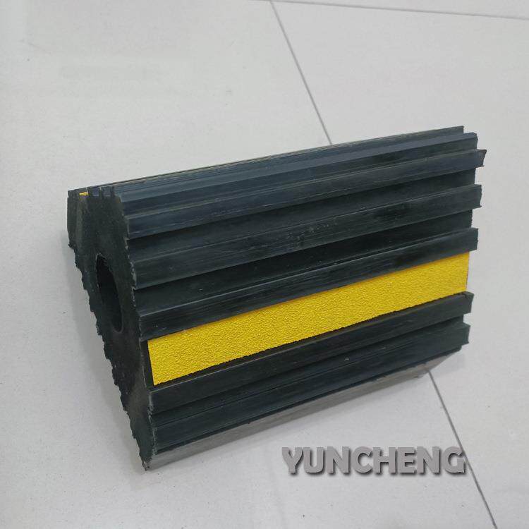 橡胶止轮块 橡胶轮档 限位器 橡胶挡车器 云程价格优惠