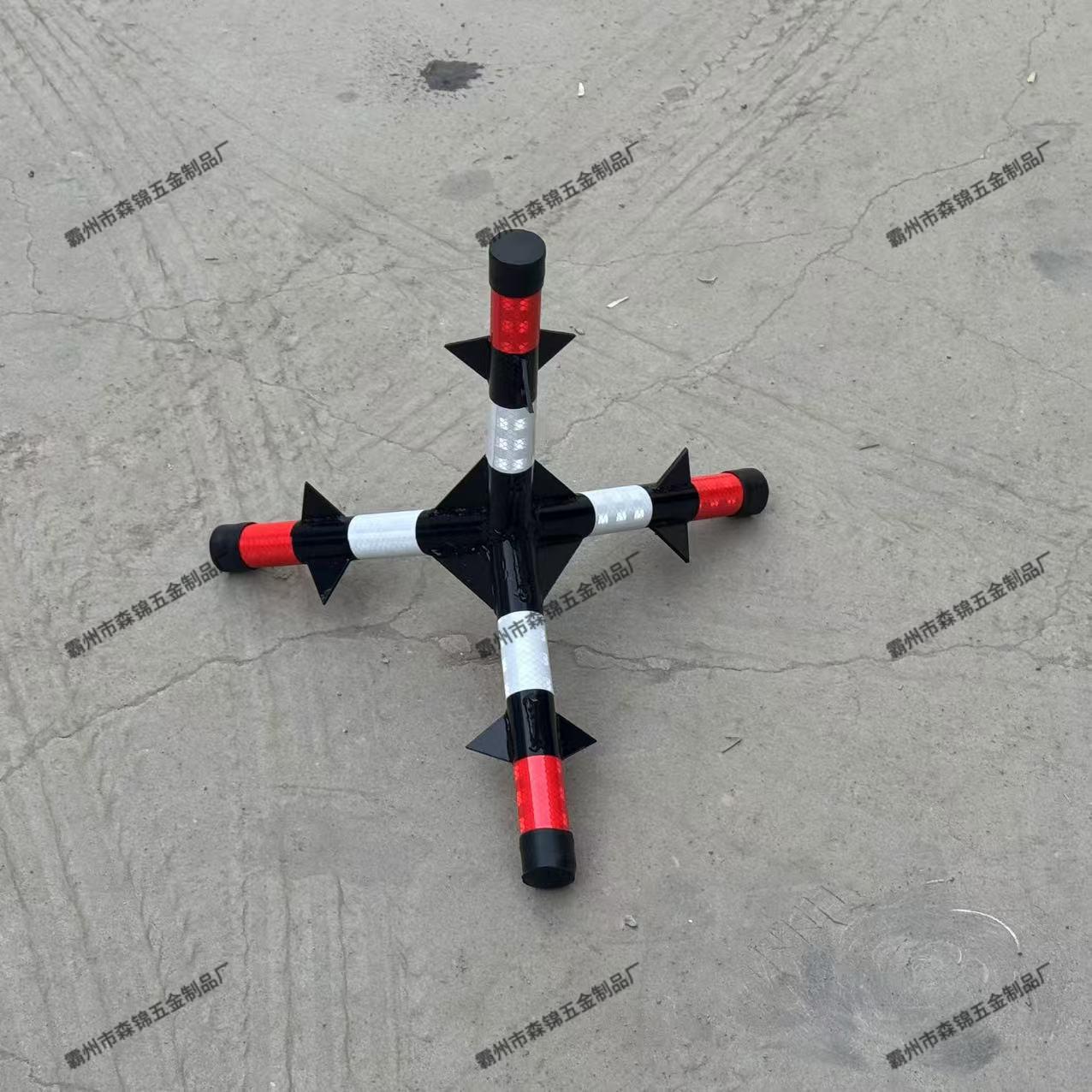 防爆三角锥阻车器幼儿园学校门口安全标识三角带刺防冲撞反光路障