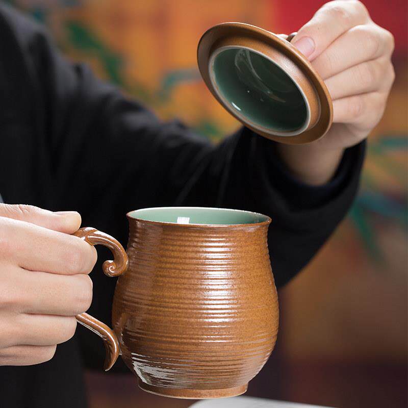 龙泉青瓷灰釉办公杯茶杯陶瓷大容量手工龙柄带盖杯高端会议水杯