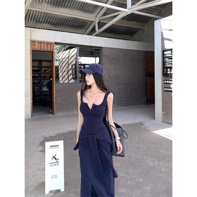 藏蓝色吊带裙小众带胸垫连衣裙女夏季气质收腰显瘦长裙辣妹包臀裙
