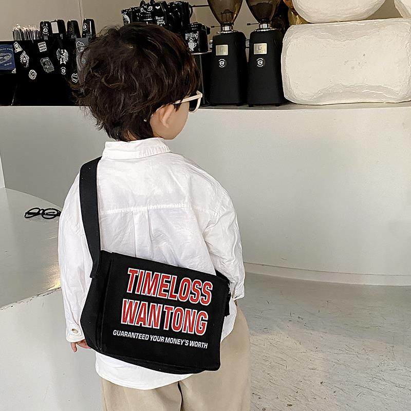 儿童斜挎包休闲字母帆布包男童宝宝单肩包潮酷洋气女孩外出配饰包