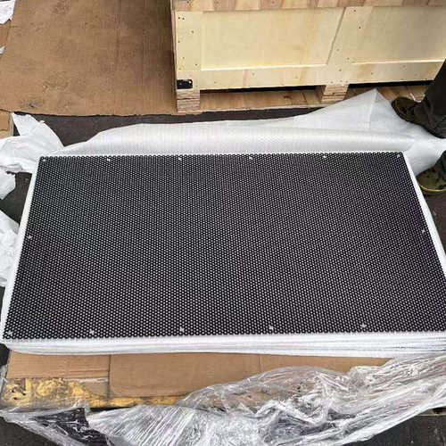 现货定 制金属板网穿孔板冲孔护栏冲孔筛网板不锈钢冲孔网