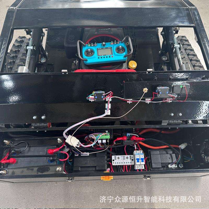 厂家遥控割草机全地形自动履带式除草机黑狮800智能汽柴油碎草机