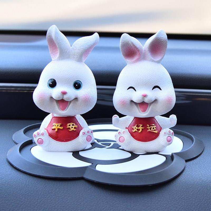 新款B0544载中台汽车摆件车可爱摇头兔子创意档车内装饰用控品高