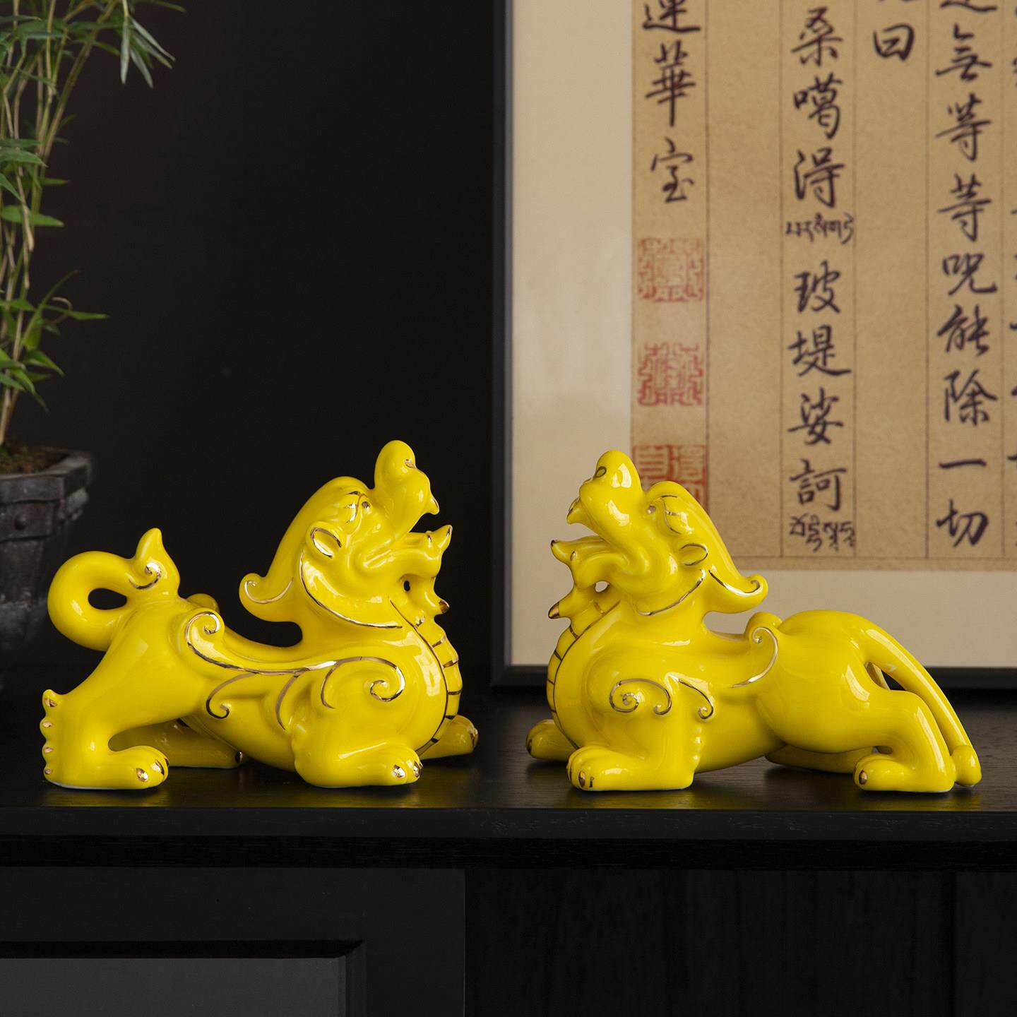 陶瓷黄色貔貅摆件一对招财镇宅风水吸财客厅店铺办公室桌皮丘开业