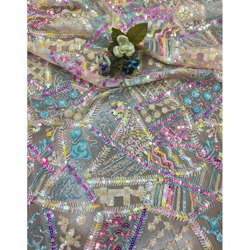 厂家直销新款重工亮片绣花布料 刺绣网纱蕾丝花边面料 花图格珠绣