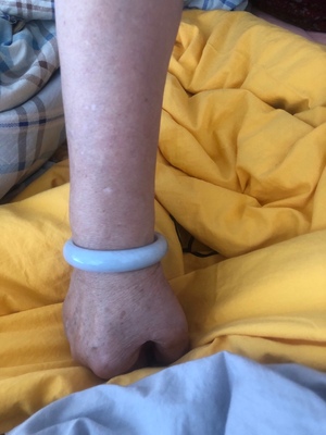 目前看来求鉴定豪8印象S16翡翠手镯怎么样，纯正度如何？