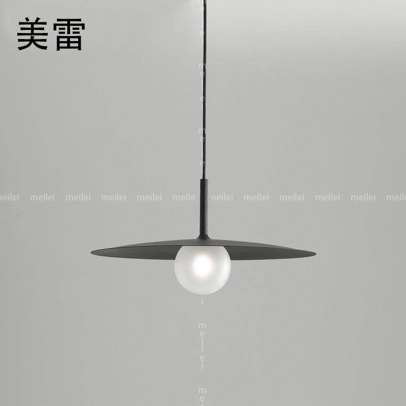 新款北欧现代简约餐厅吊灯创意个性极简设计师店铺吧台卧室床头灯