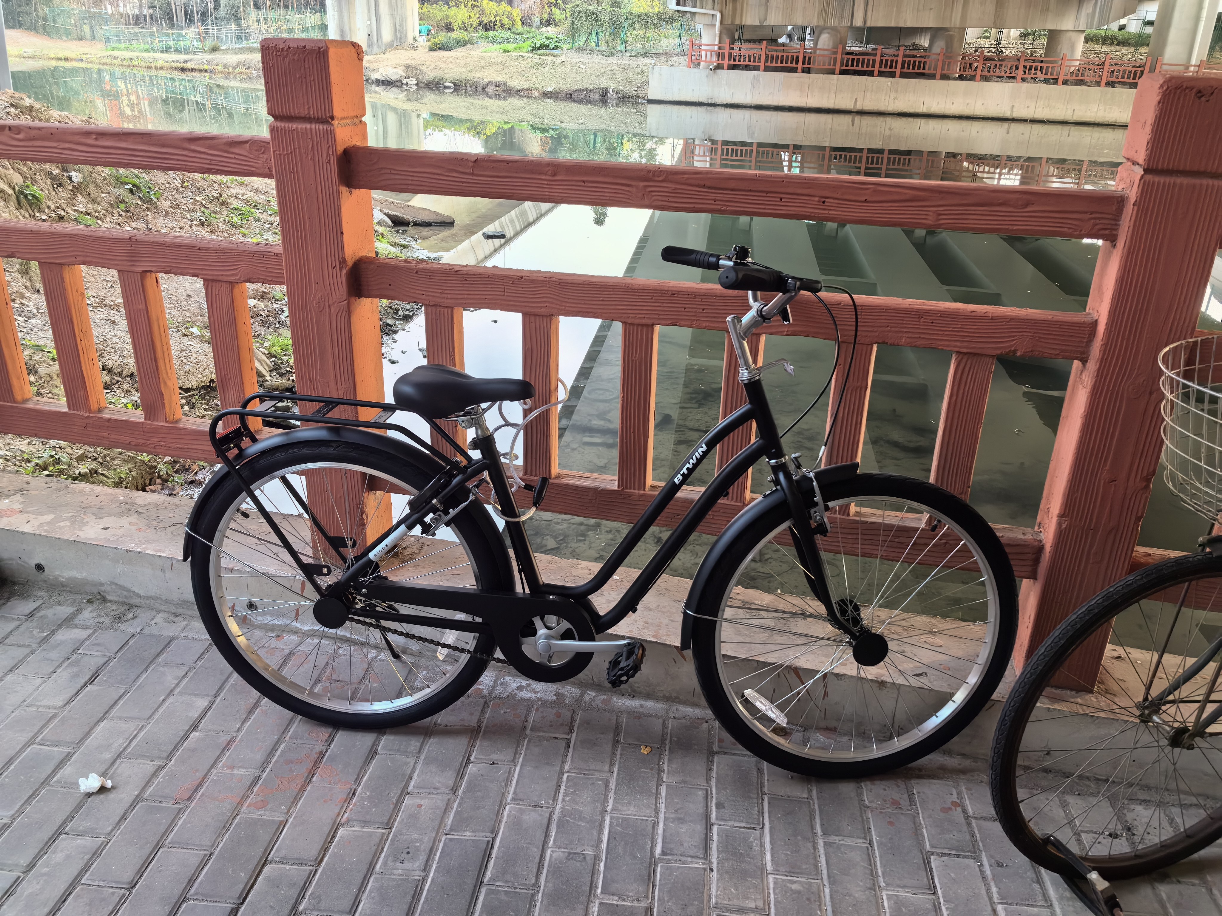 Городской велосипед Decathlon ELOPS 100LF 26 дюймов прогулочный женский photo review