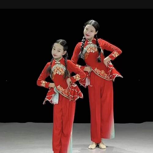 新款儿童女红色秧歌演出服东北腰鼓服喜庆中国风手帕舞蹈表演套装