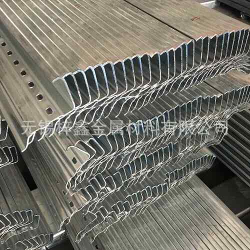异型钢牛腿梁c型钢冲孔挂板货架型材70*100贯通式穿梭导轨